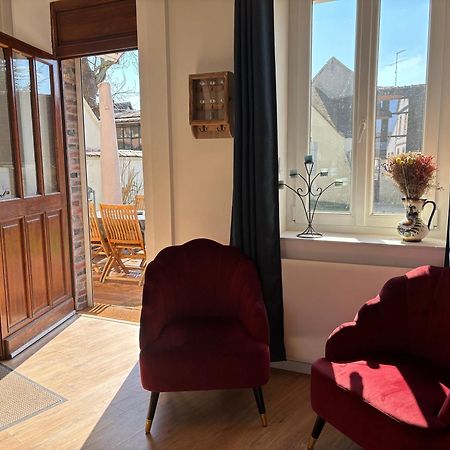 Villa Fontaine Avec Piscine Interieur Chauffee-Maison De Campagne Familiale -Ideal Vacances Ou Sejour Professionnel -3 Chambres-Bureau Separe -Lit Bebe - Parking Facile & Gratuit Exterior photo