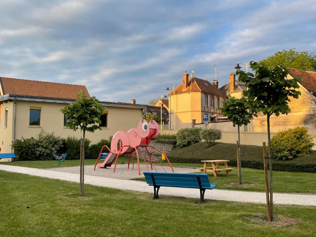 Villa Fontaine Avec Piscine Interieur Chauffee-Maison De Campagne Familiale -Ideal Vacances Ou Sejour Professionnel -3 Chambres-Bureau Separe -Lit Bebe - Parking Facile & Gratuit Exterior photo