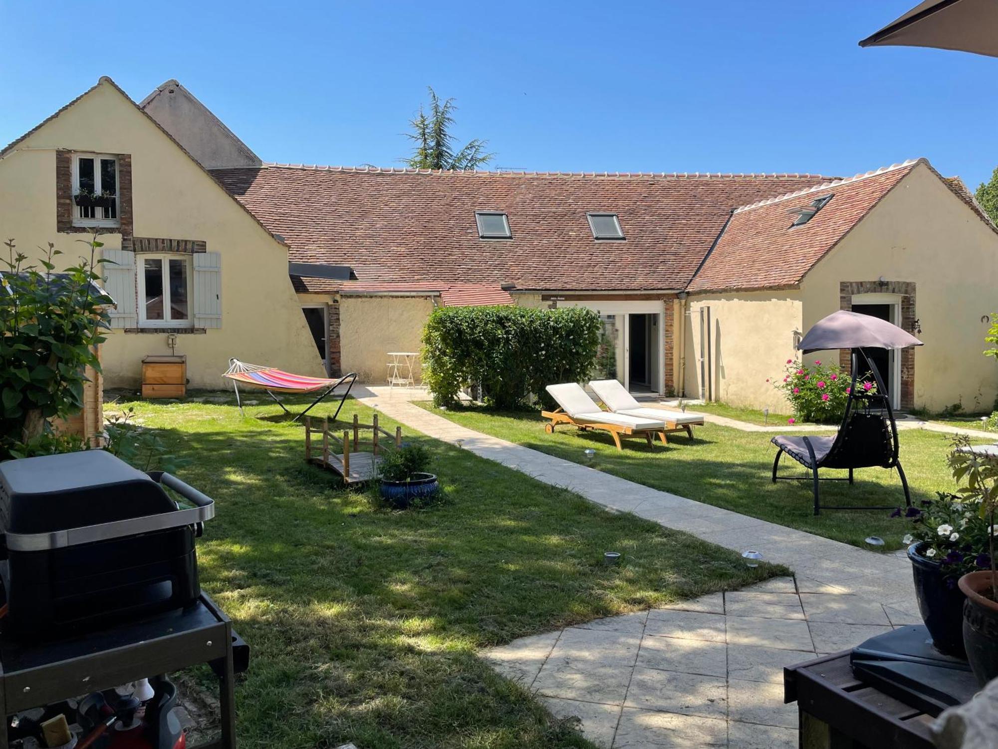 Villa Fontaine Avec Piscine Interieur Chauffee-Maison De Campagne Familiale -Ideal Vacances Ou Sejour Professionnel -3 Chambres-Bureau Separe -Lit Bebe - Parking Facile & Gratuit Room photo