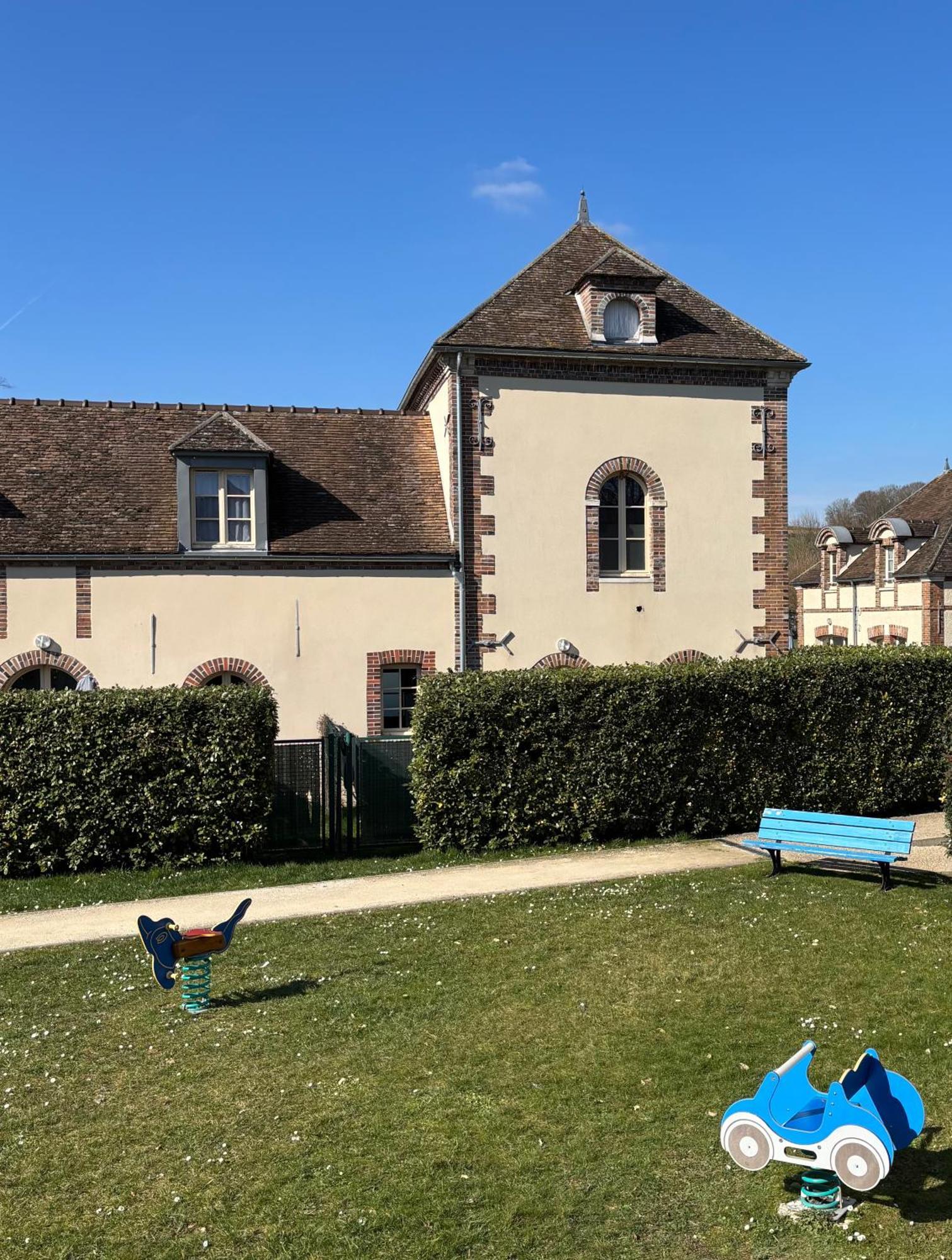 Villa Fontaine Avec Piscine Interieur Chauffee-Maison De Campagne Familiale -Ideal Vacances Ou Sejour Professionnel -3 Chambres-Bureau Separe -Lit Bebe - Parking Facile & Gratuit Exterior photo