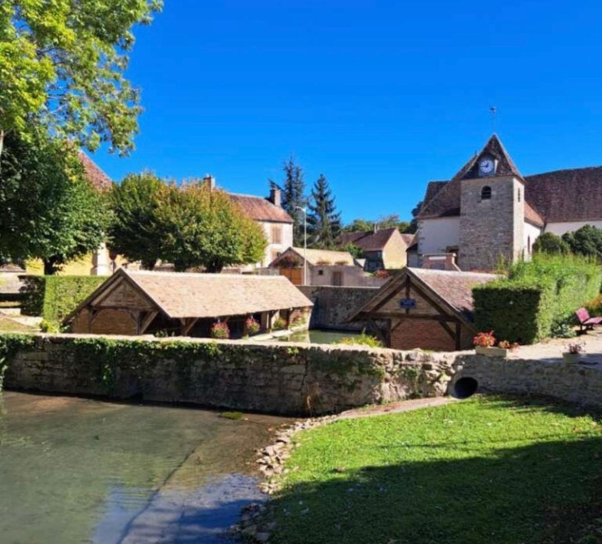 Villa Fontaine Avec Piscine Interieur Chauffee-Maison De Campagne Familiale -Ideal Vacances Ou Sejour Professionnel -3 Chambres-Bureau Separe -Lit Bebe - Parking Facile & Gratuit Exterior photo